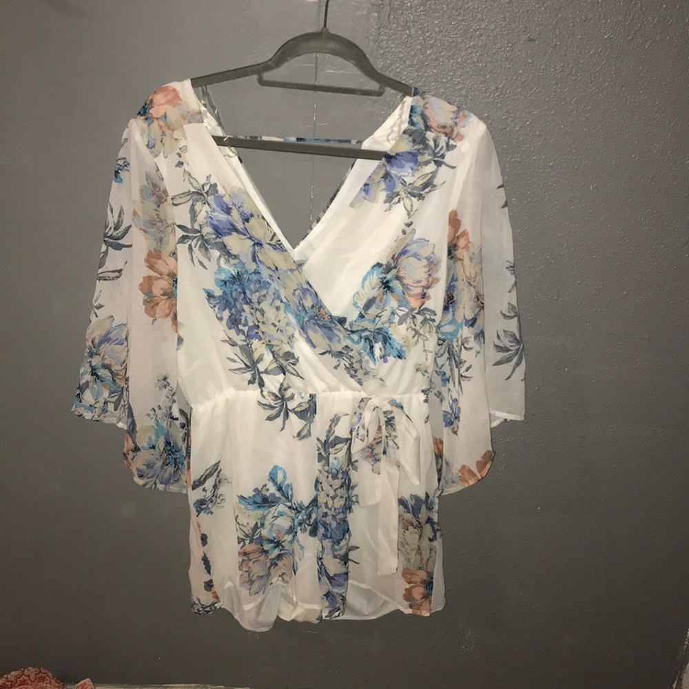 White flower romper 🌼🌸🌷💐